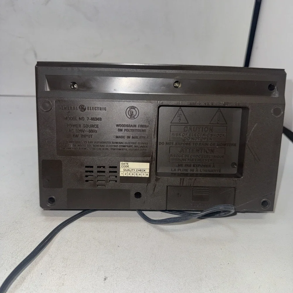 Vintage General Electric GE Digital Alarm Clock Radio Snooze Model 7-4634A